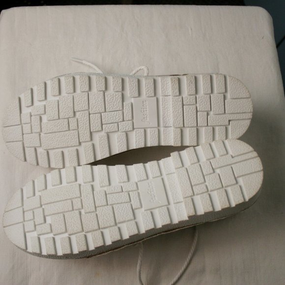 Mystery Shoes - Picture 8 of 9